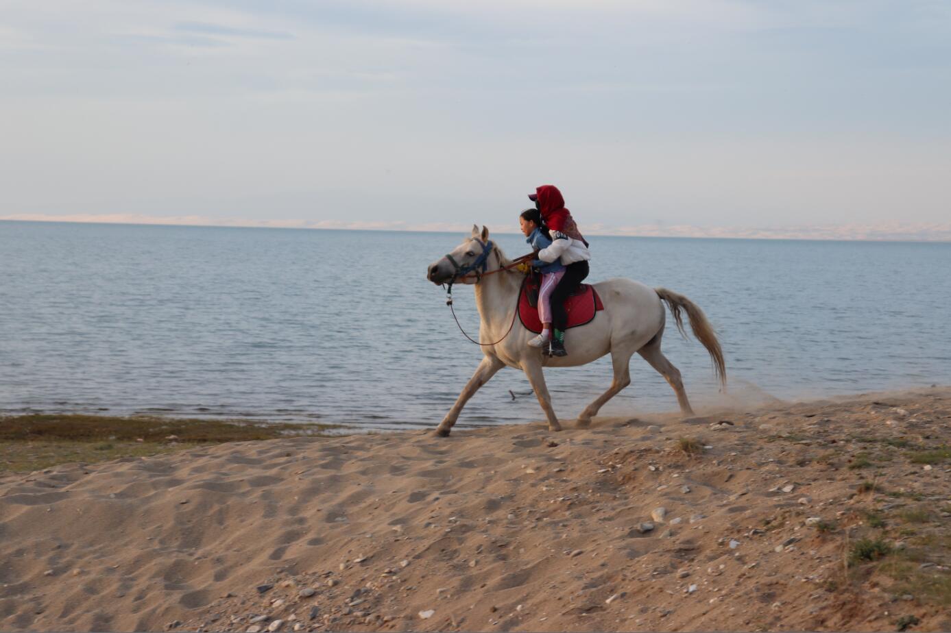 湖邊.jpg 湖邊.jpg